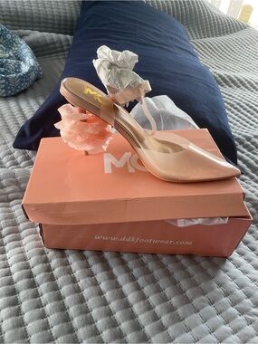 M G Pink Pointed-Toe Floral-Accent Heel Mule - M G